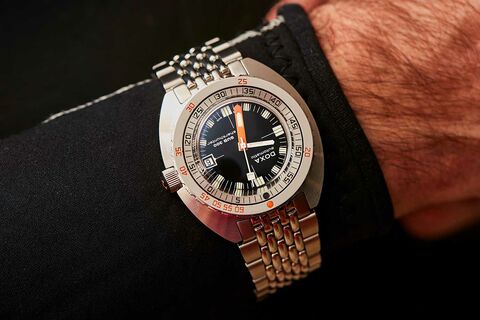 doxa-uhr-sub300-sharkhunter-821.10.101.10-juwelierlauferminden