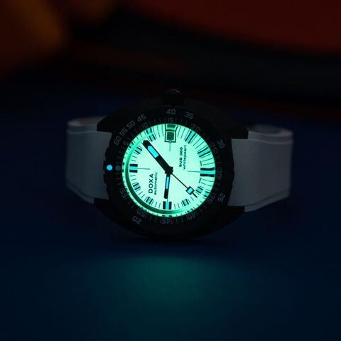 doxa-uhr-tauchen-sub300-carbon-whitepearl-juwelierlauferminden-banner