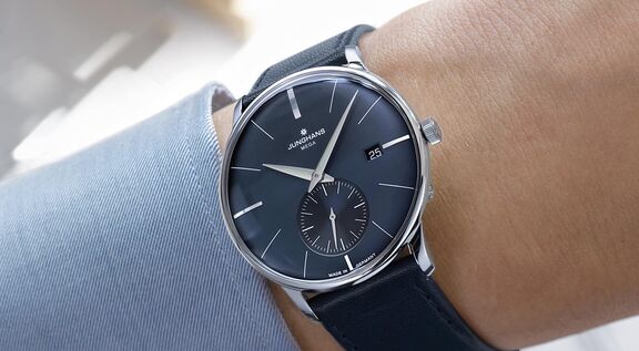 junghans-meister-mega-kleine-sekunde-58-4901-00-uhr-juwelierlauferminden-mobil